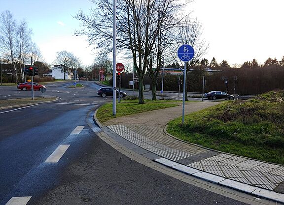 Benutzungspflichtiger gemeinsamer Fuß- und Radweg