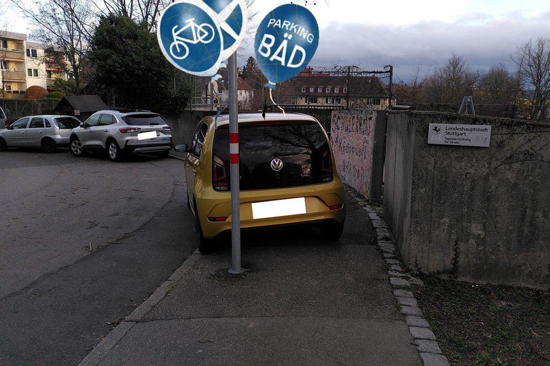 Kein Vorbeikommen. Falschparken zwingt andere zum Ausweichen auf die Fahrbahn.