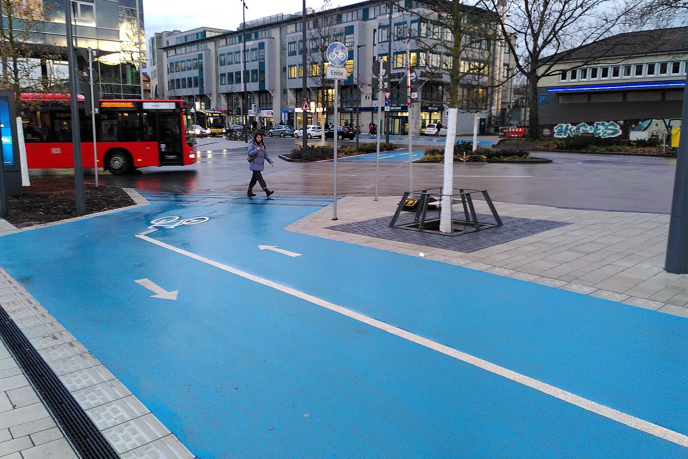Radweg "Blaues Band" am Tübinger Hauptbahnhof