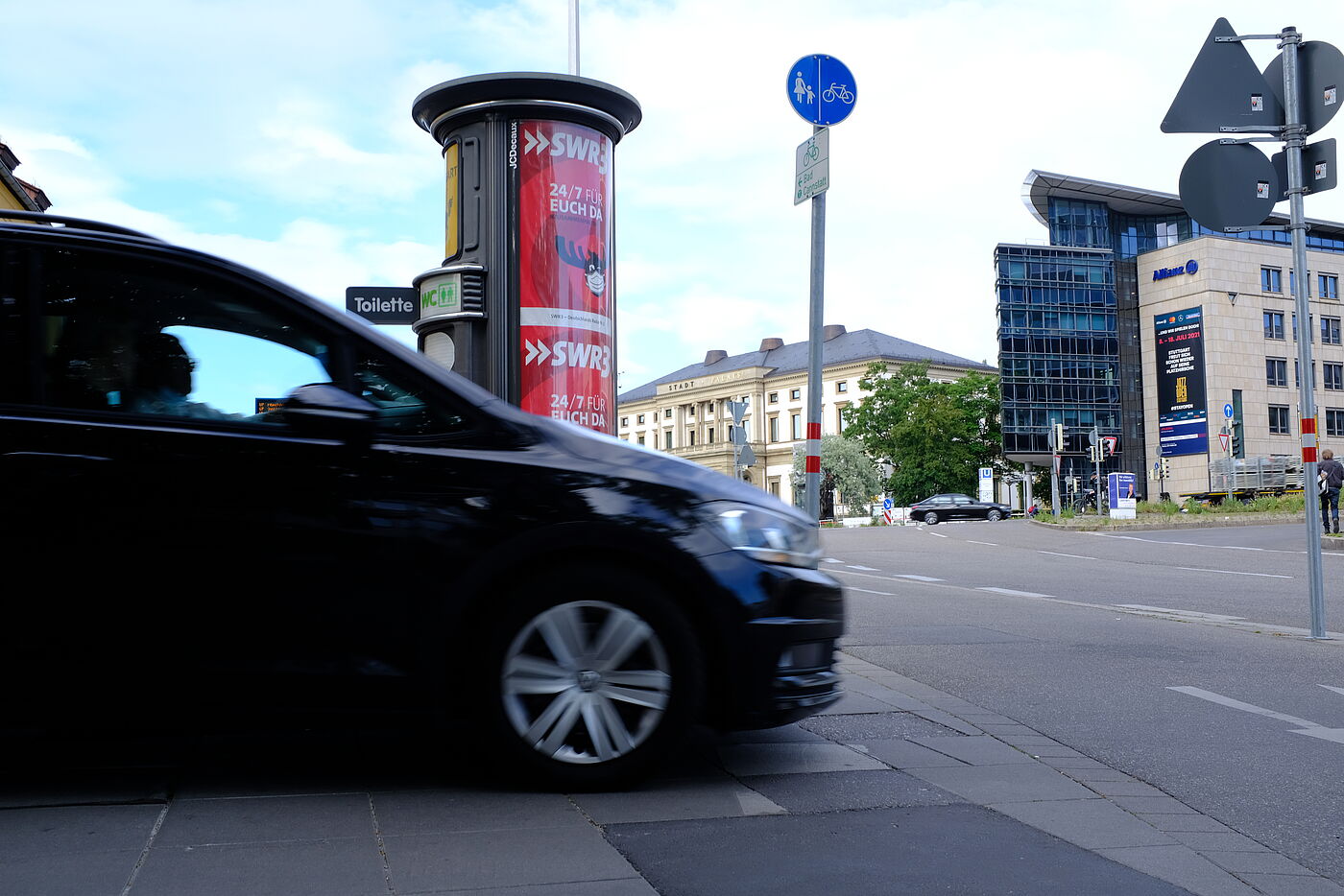 Versperrte Sichtachse durch Litfaßsäule