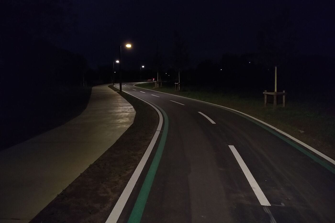 Radschnellweg 15 Mannheim bei Nacht