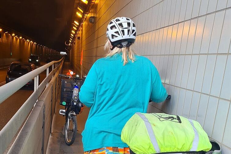 Radfahren im Flughafentunnel