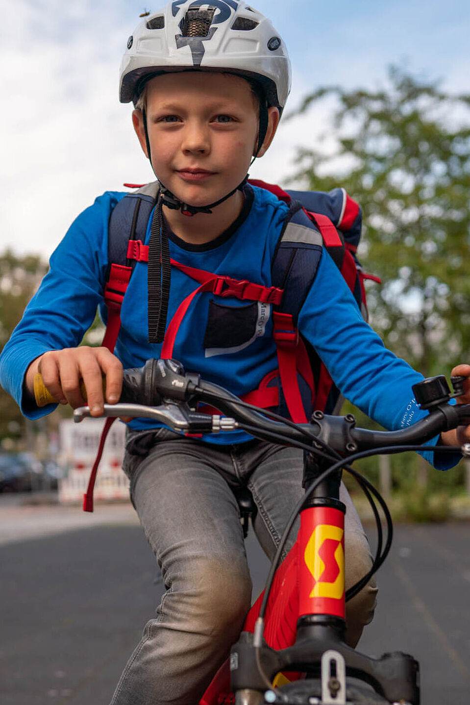 Junge_Schulranzen Sicher auf dem Rad zur Schule