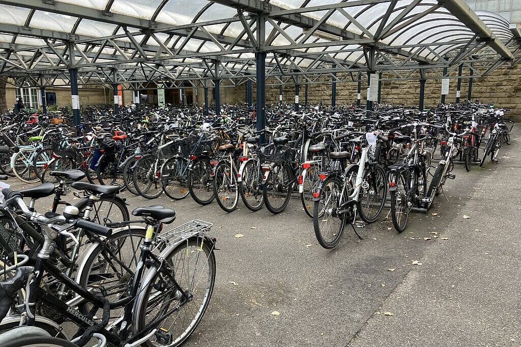 Fahrradparken am Bahnhof Karlsruhe