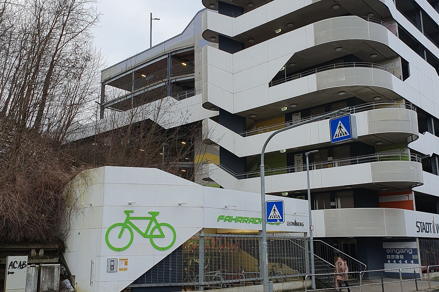 Auf diesem Bild ist das Fahrradhaus Leonberg von außen zu sehen.