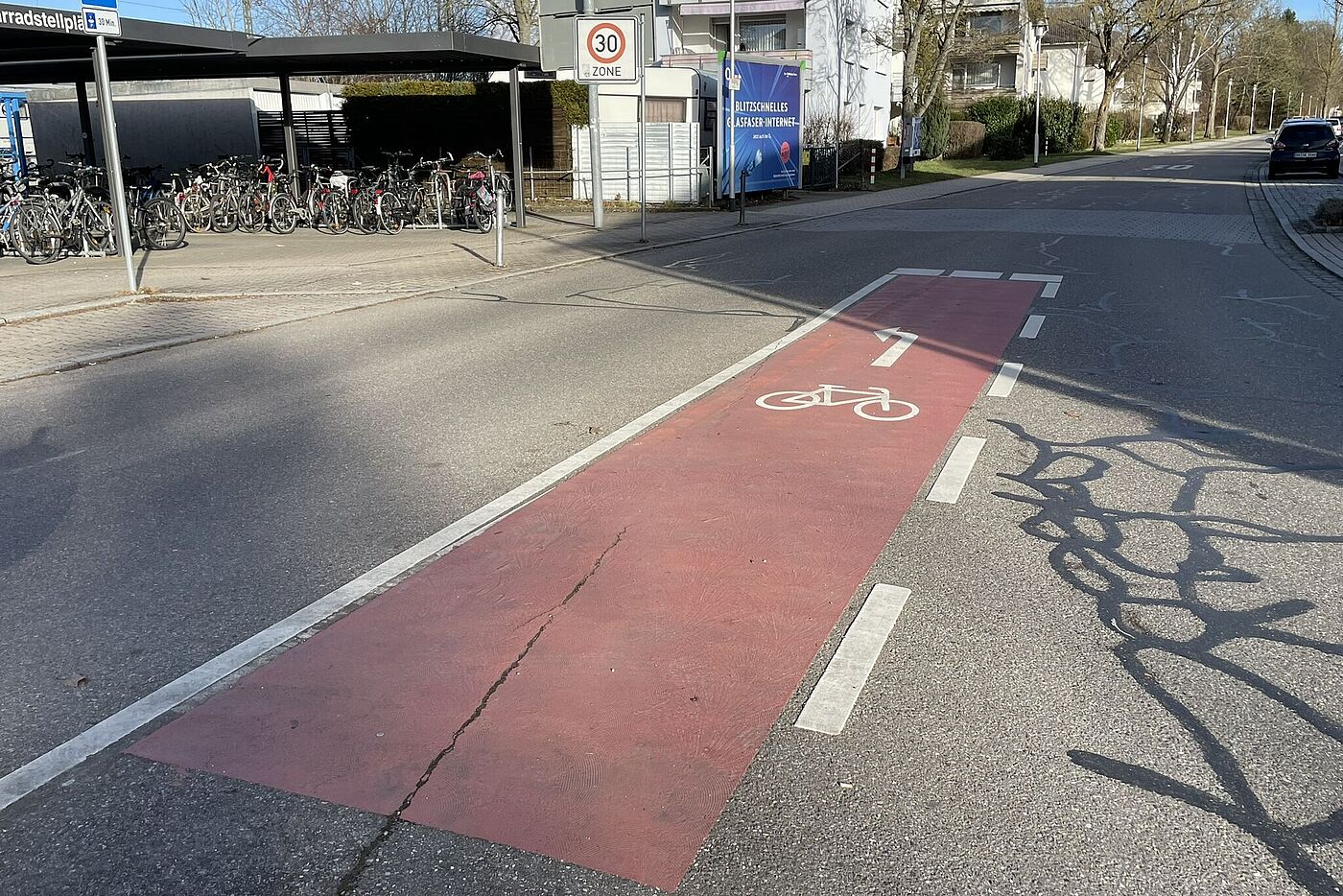 Abbiegespur für Radfahrende Bahnhof Renningen