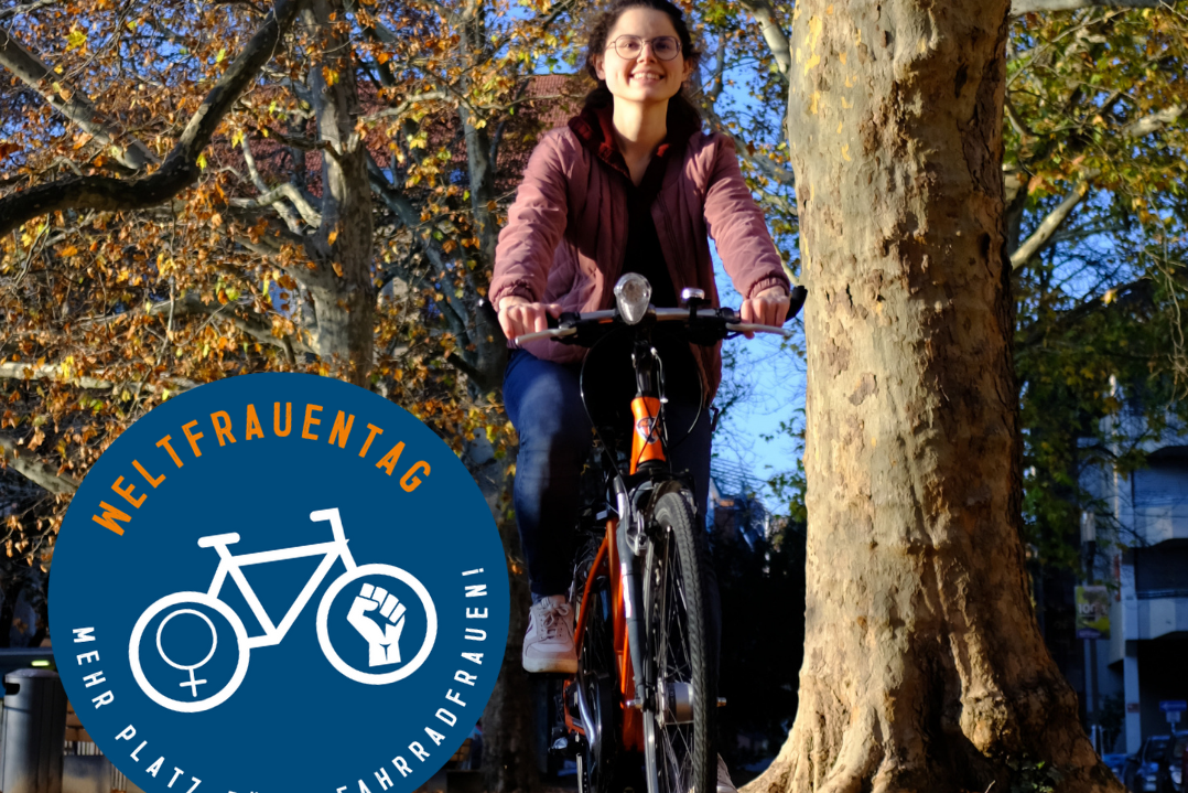 Radfahrerin im Herbst