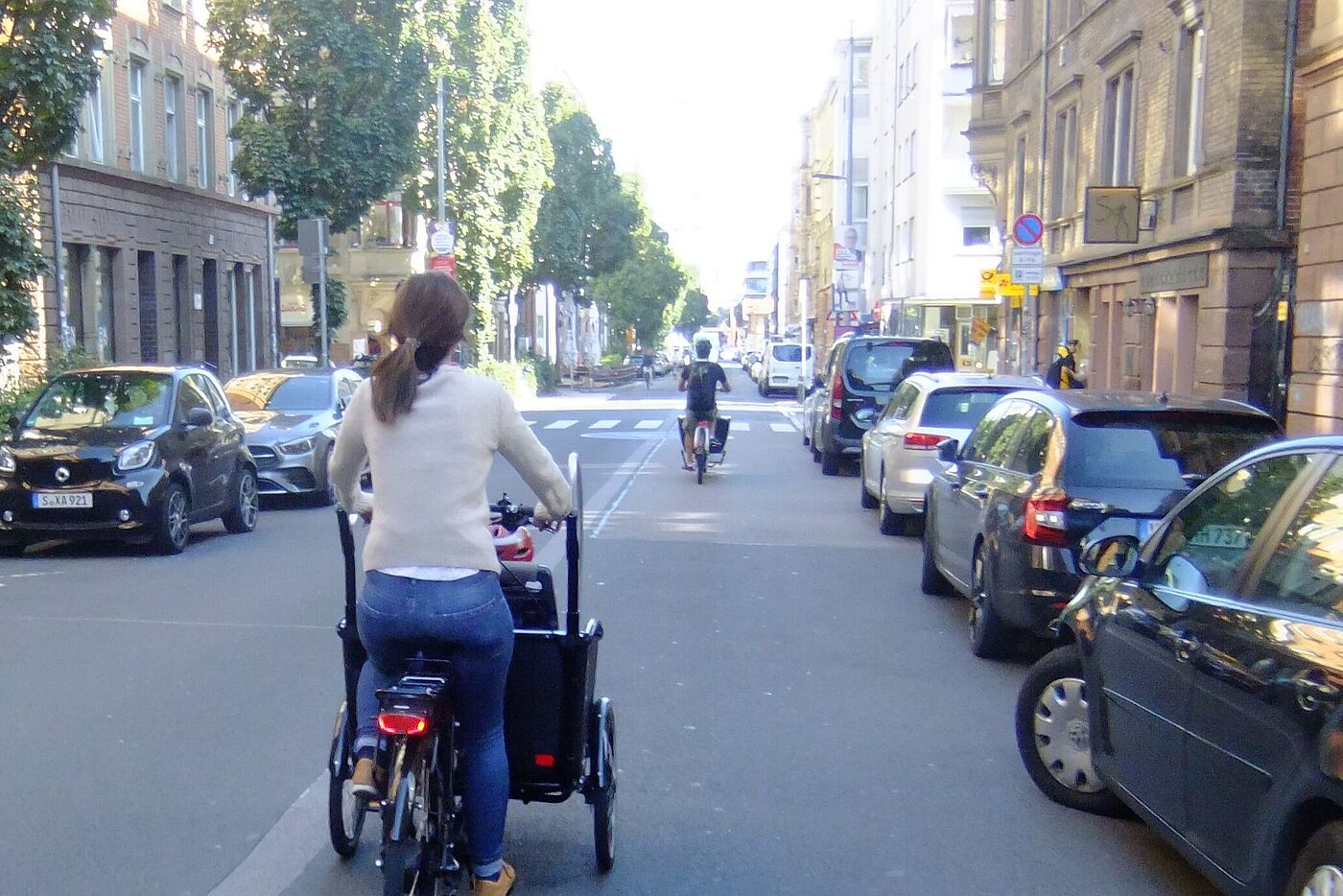 ADFC-Mitglieder rollen auf der Fahrradstraße in Stuttgart