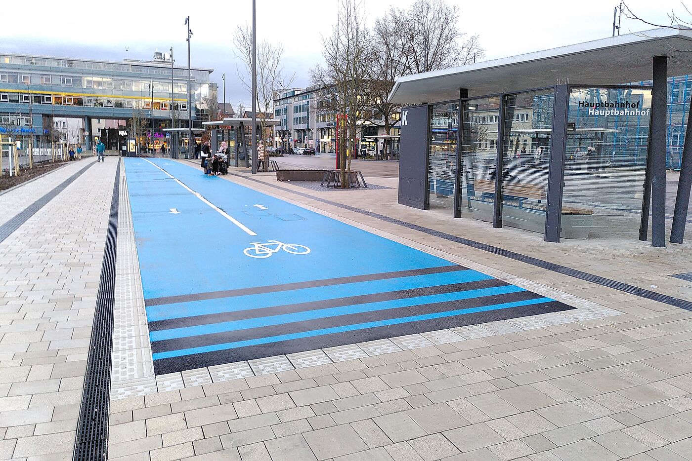 Radweg "Blaues Band" am Tübinger Hauptbahnhof