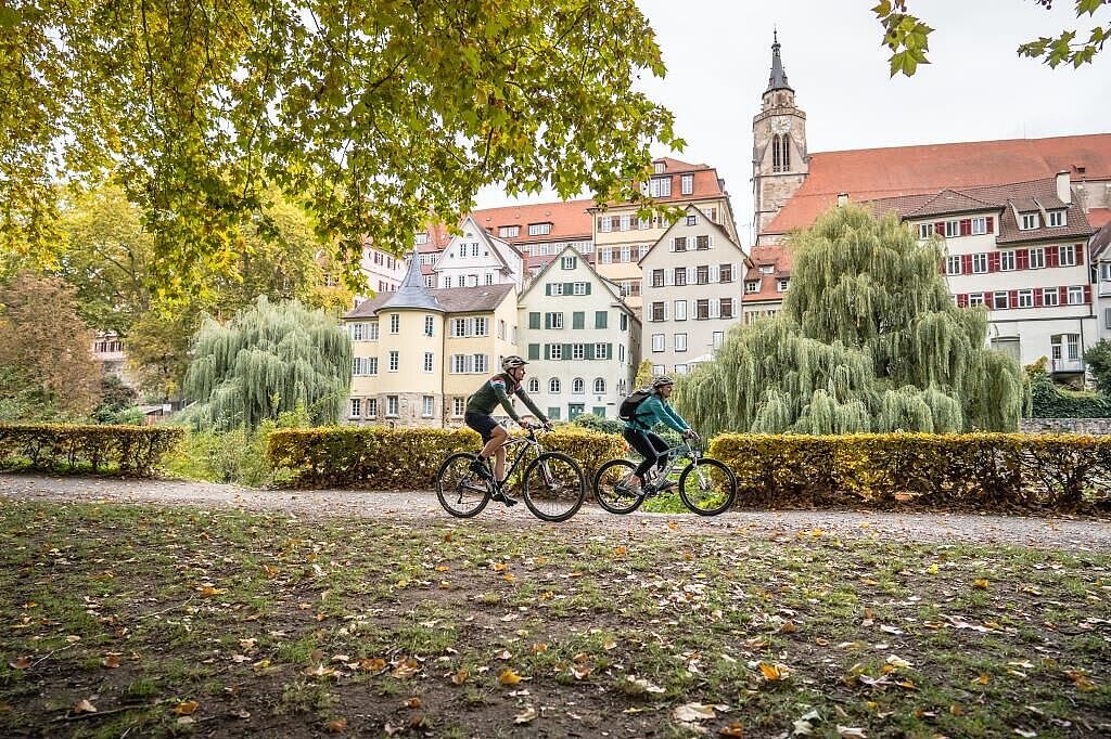Neckartal-Radweg_Tübingen_Radler_Neckarfront