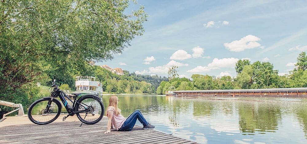 Odenwald-Madonnen-Radweg_Pause am Neckar