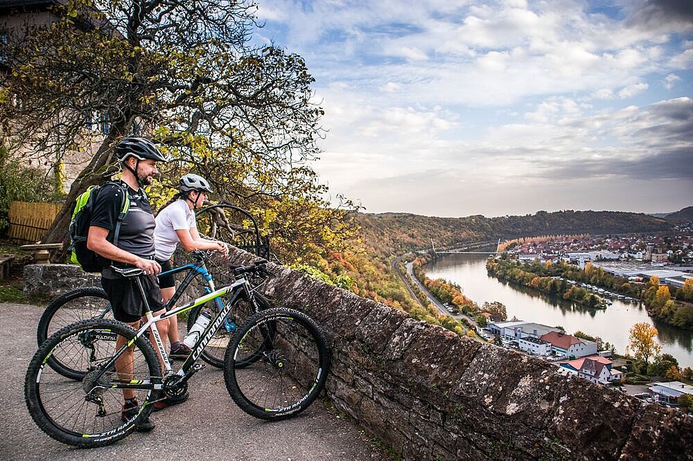 Neckartal-Radweg_Burg_Hornberg_Aussicht