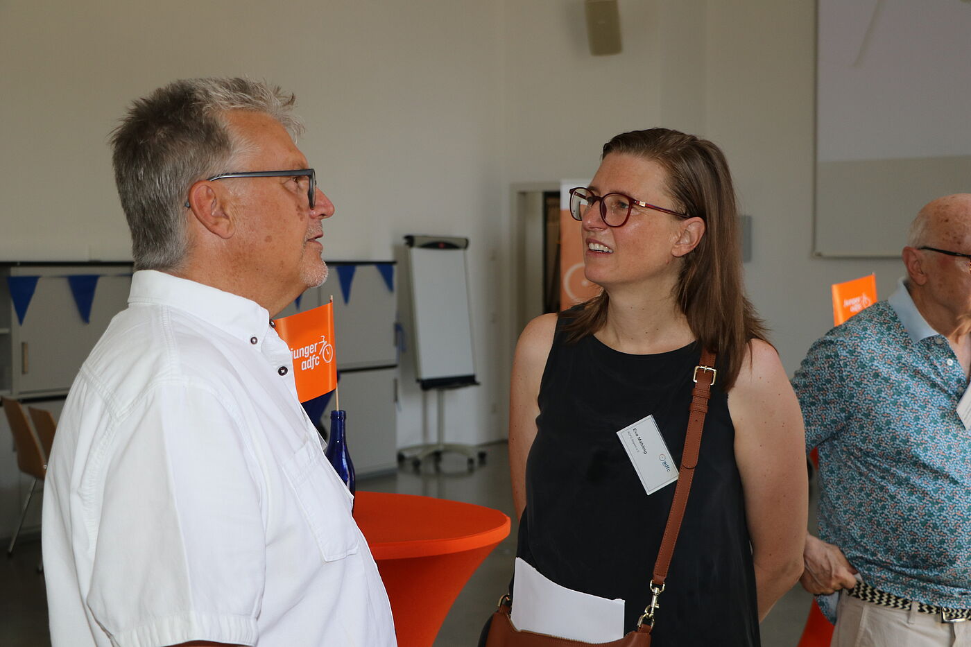 ADFC-Vorsitzende Eva Mahling im Gespräch mit Gast Johannes Ziegler