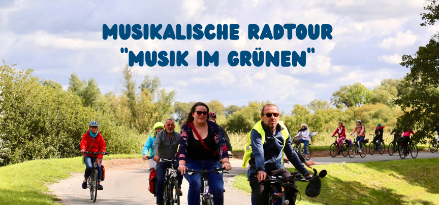 Radfahrende auf dem Deich