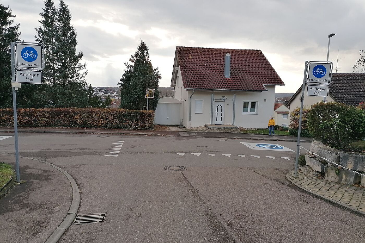 Fahrradstraße Karl-Kübler-Straße (Einmündung Georg-Böhringer-Weg) Fahrradstraße Karl-Kübler-Straße (Einmündung Georg-Böhringer-Weg)