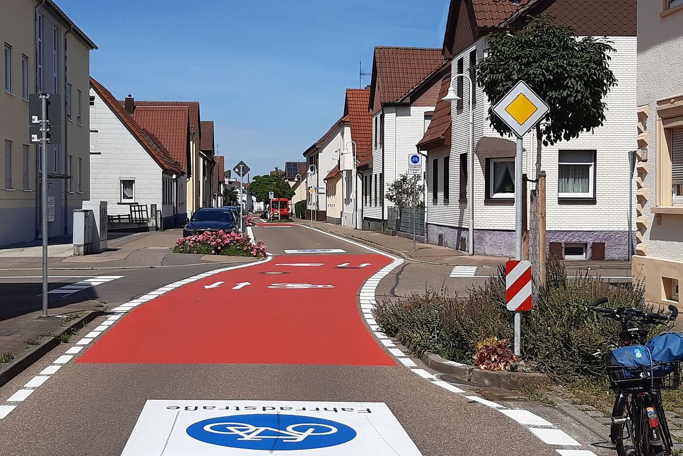 Fertig markierte Fahrradstraße in Wilhelmsstraße