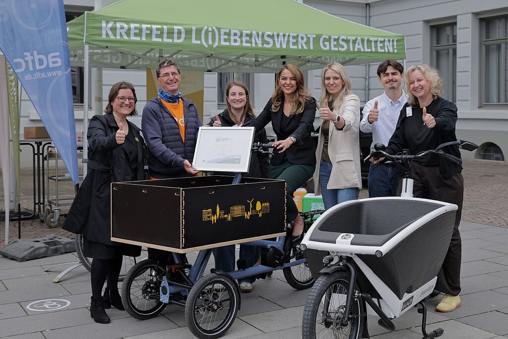 Am 5. Mai 2026 erhielt die Stadt Krefeld das Zertifikat "Fahrradfreundlicher Arbeitgeber" in Silber vom ADFC.