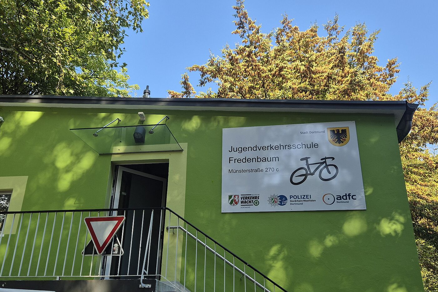 2025-09_Exkursion_Mobilitaet_Dortmund__ADFC_NRW Gebäude der Radfahrschule.