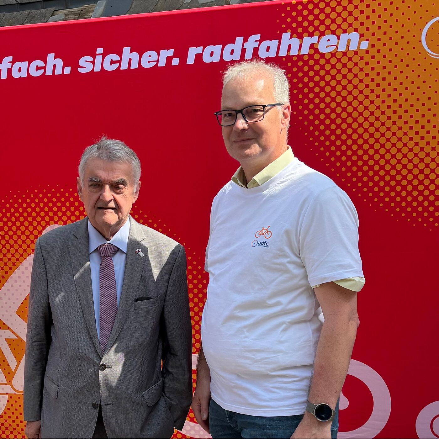 2026_05_30_SicherimStrassenverkehr_Arnsberg_ADFC-NRW Herbert Reul (Innenminister NRW) im Gespräch mit Marc Zietan (ADFC Landesvorstand) zur Radverkehrssicherheit im Land.