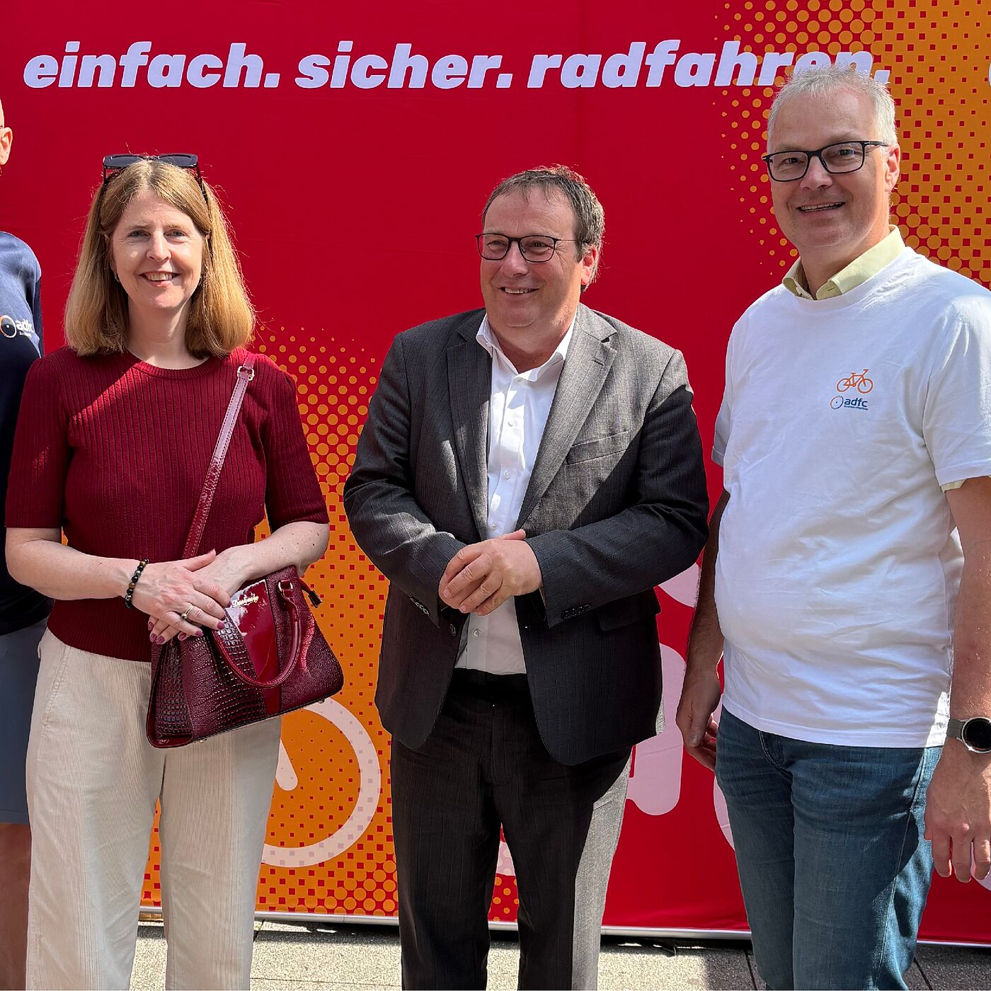 2026_05_30_SicherimStrassenverkehr_Arnsberg_ADFC-NRW Christoph, Frau. Dr. Terporten (MUNV), Oliver Krischer (Verkehrsminister NRW) und Marc Zietan (ADFC Landesvorstand) im Gespräch zur Radverkehrssicherheit in NRW.