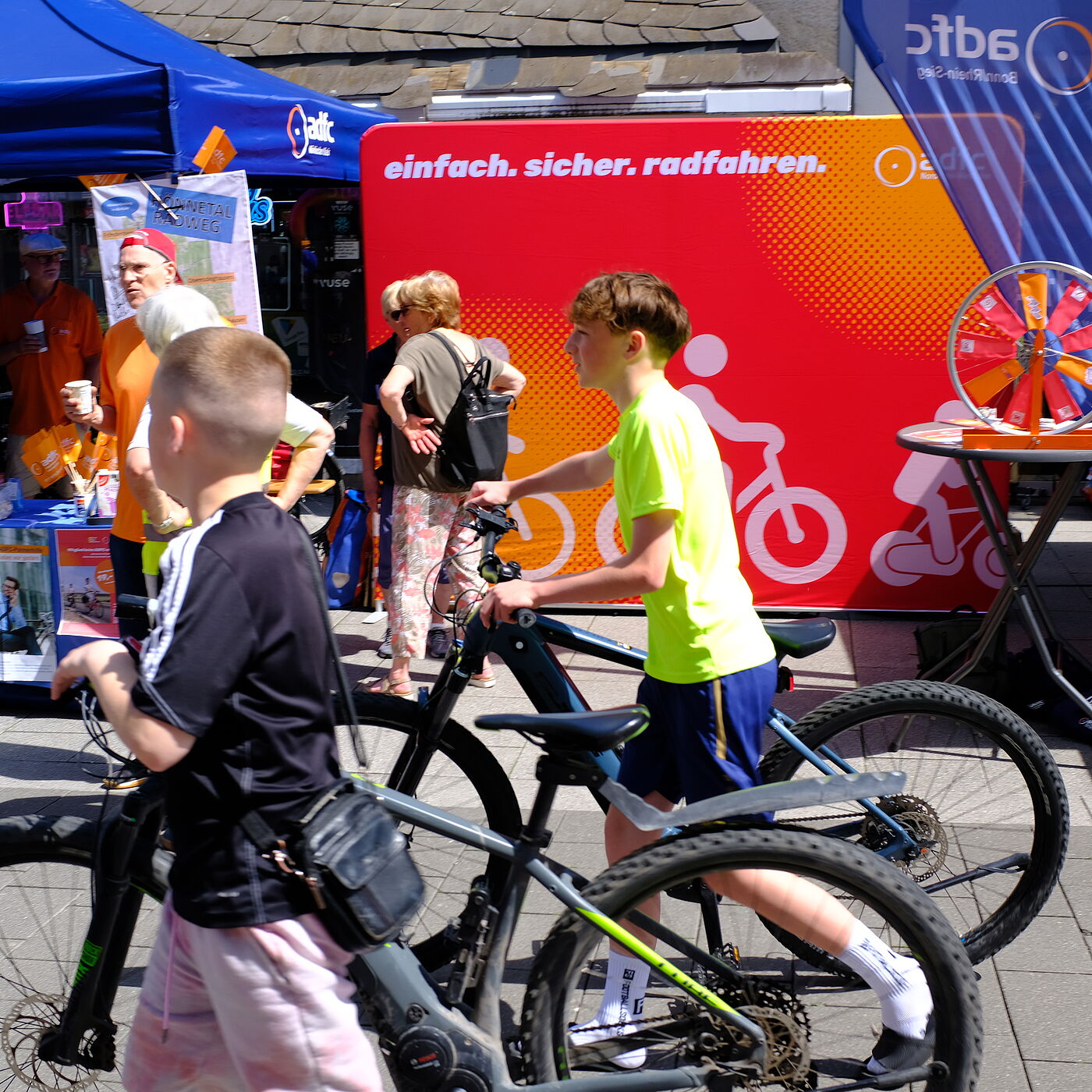 2026_05_30_SicherimStrassenverkehr_Arnsberg_ADFC-NRW einfach. sicher. radfahren. Kampagne des ADFC NRW für mehr Verkehrssicherheit.