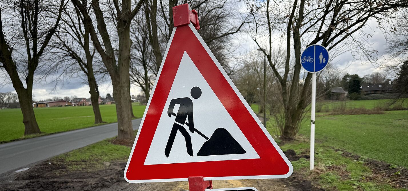 Schild Baustelle an einem Radweg
