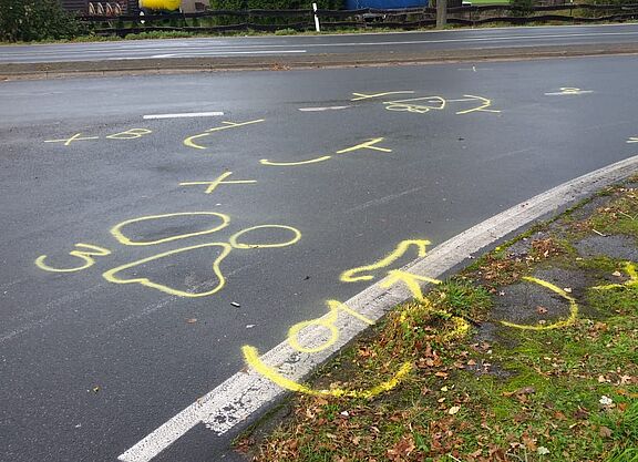 76 Menschen kamen 2023 in NRW auf dem Fahrrad oder Pedelec (E-Bike) bei Verkehrsunfällen ums Leben. 76 Menschen kamen 2023 in NRW auf dem Fahrrad oder Pedelec (E-Bike) bei Verkehrsunfällen ums Leben.