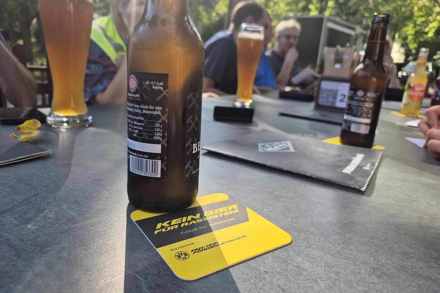 2025-09_Exkursion_Mobilitaet_Dortmund__ADFC_NRW Bierdeckel: Kein Bier für Rassisten.