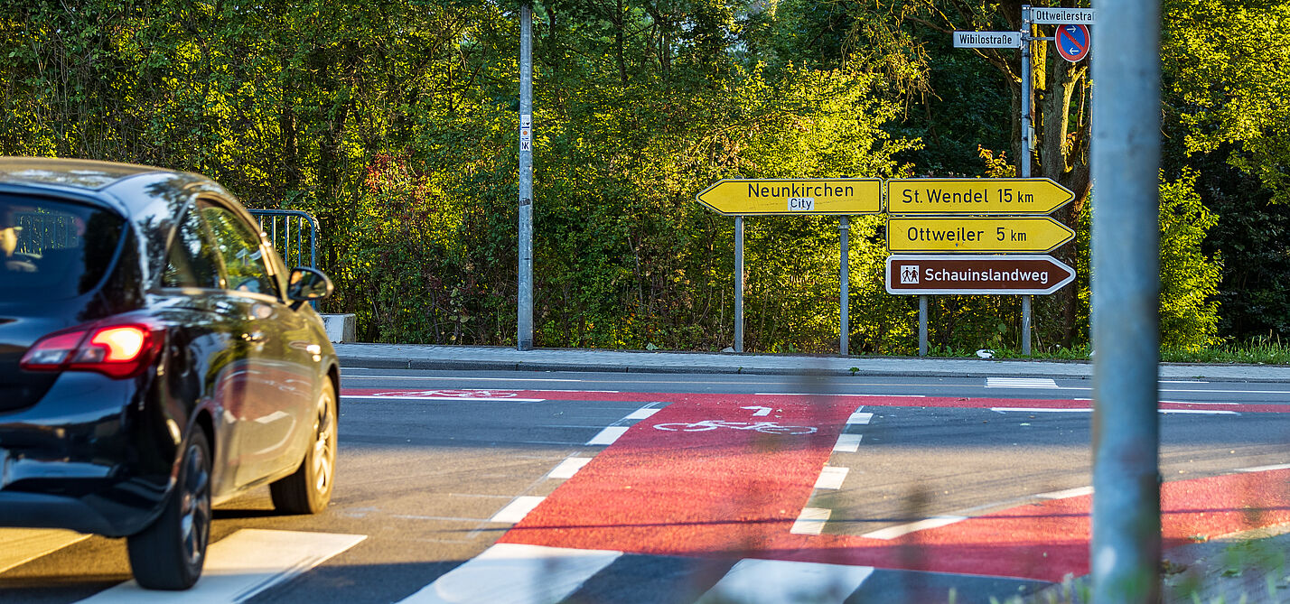 Ostertalstraße und Radfahren Die Einmüdung der Ostertalstraße in die Landstraße 124 nach Ottweiler.