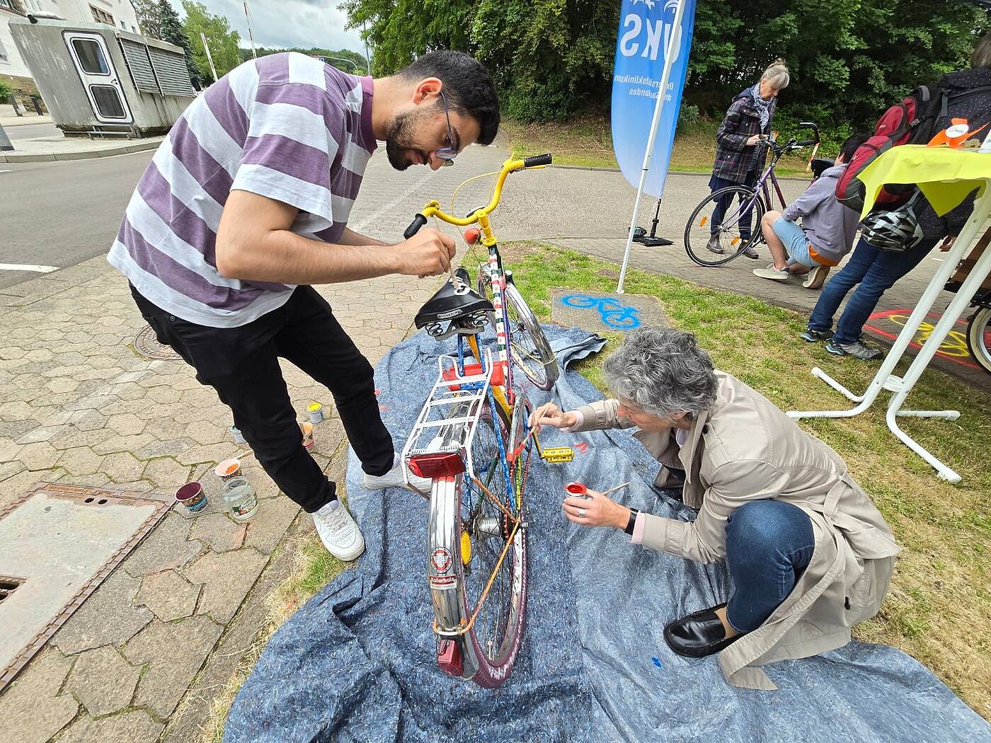 Kunstaktion am Bicycle Day