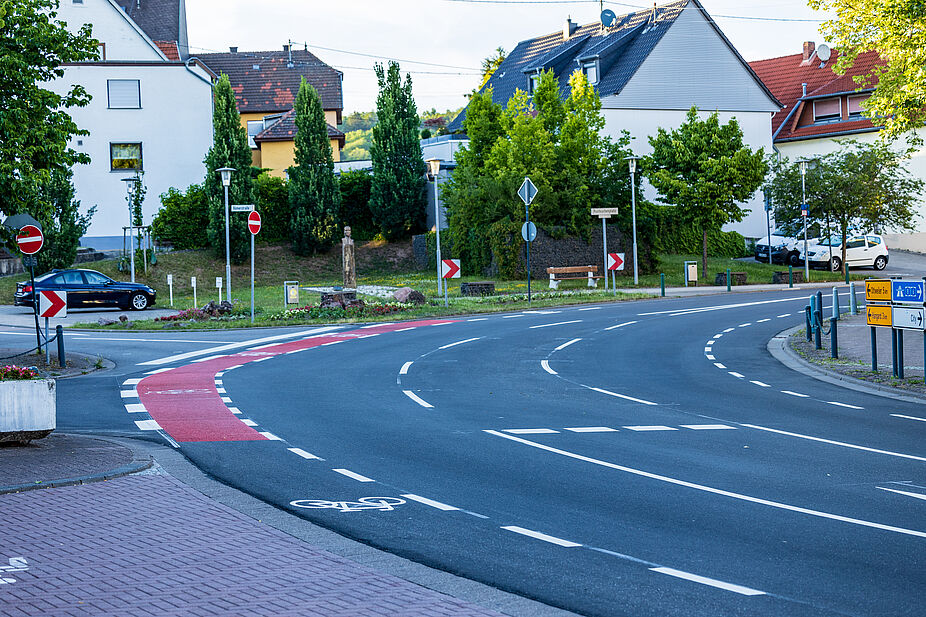 Markierungen Markierungen für den Radverkehr sollen den Radfahrenden in Wiebelskirchen helfen.