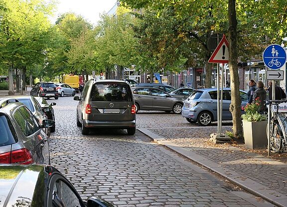 Parkplätze statt Begegnungsort 