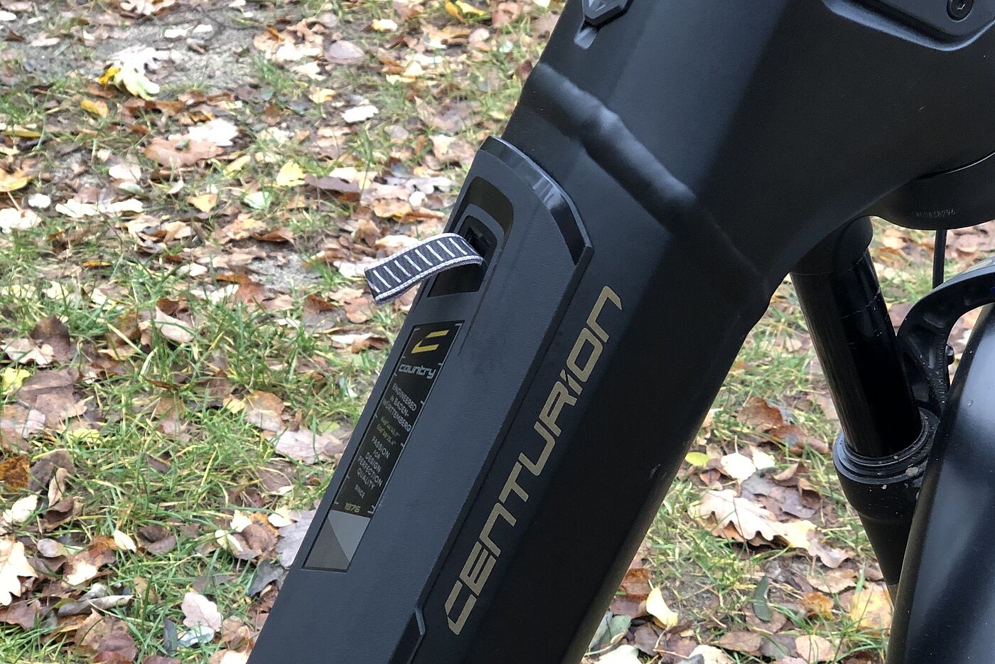 Detailaufnahme eines Rahmenrohrs mit integriertem Akku.