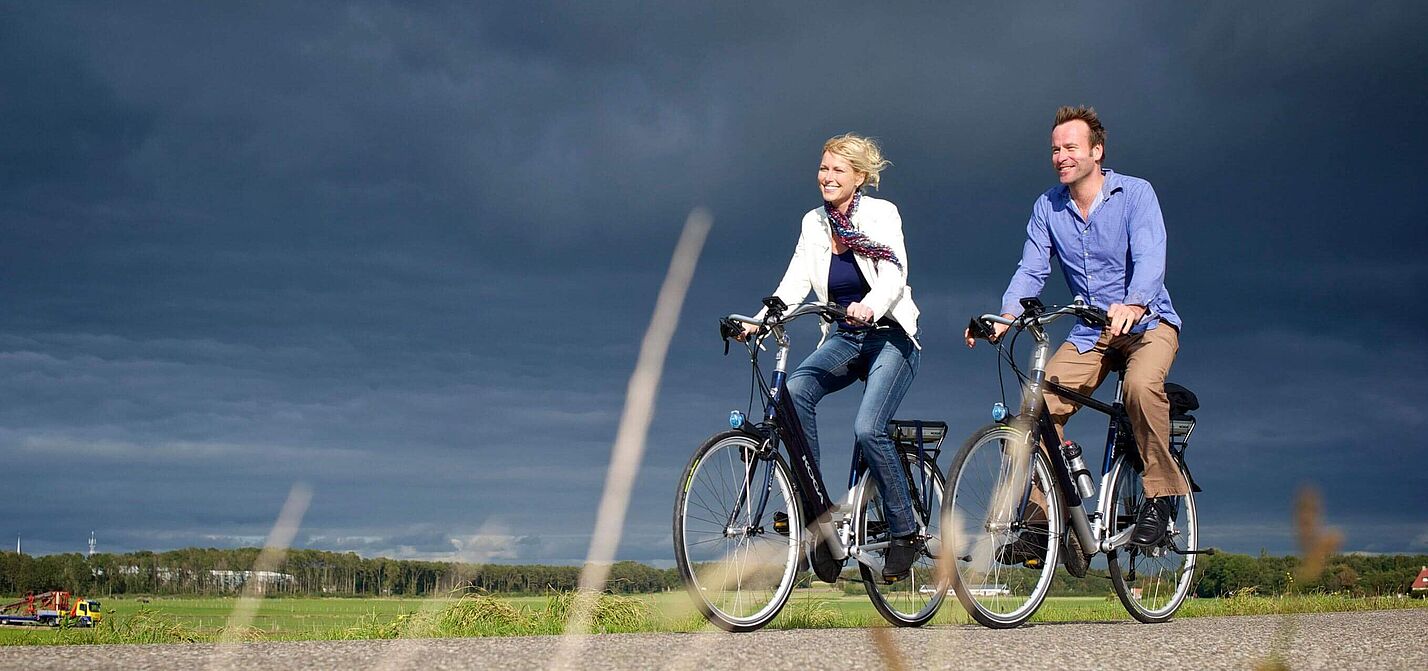 Radfahren bei aufziehendem Gewitter 