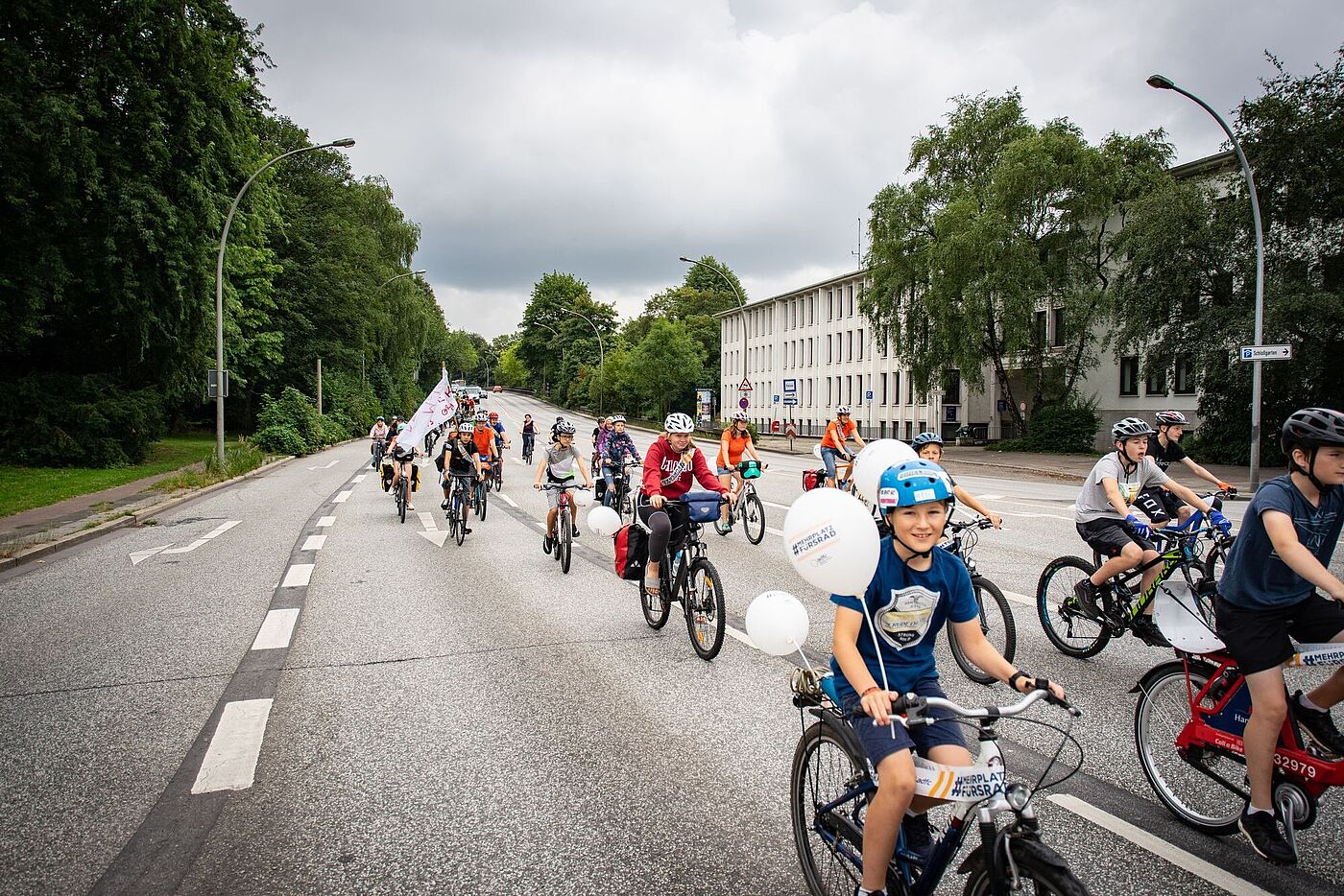 2019 forderten die fahrradbegeisterten Kinder und Jugendlichen #MehrPlatzFürsRad.