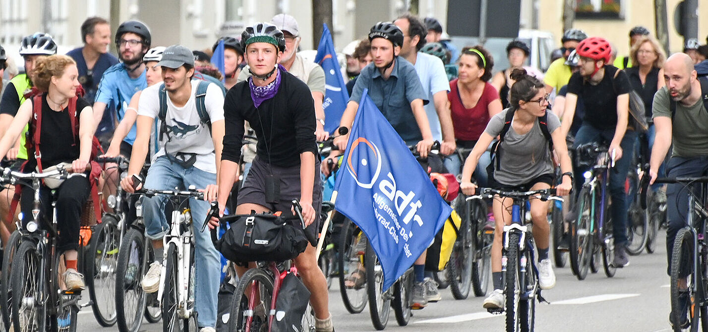 ADFC-Sternfahrt zur IAA in München.