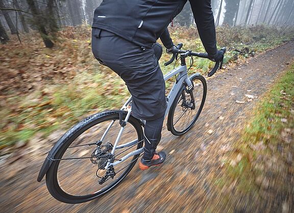 Radfahren im Herbst. 